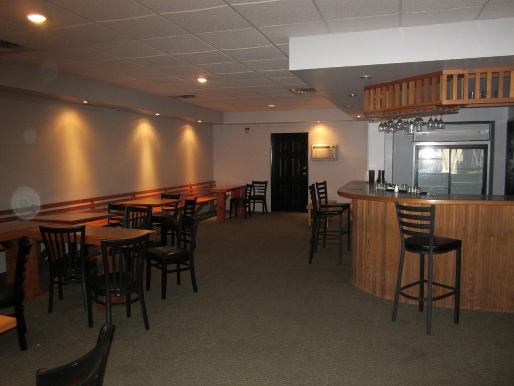 The Mighty Fraser Motel Boston Bar Extérieur photo